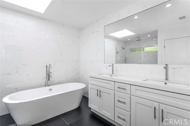 Building Photo - 1444 Stearns Dr