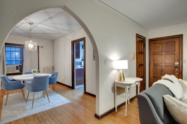 Building Photo - 131 S 39th St