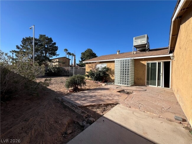 Building Photo - 6617 Baywood Ave