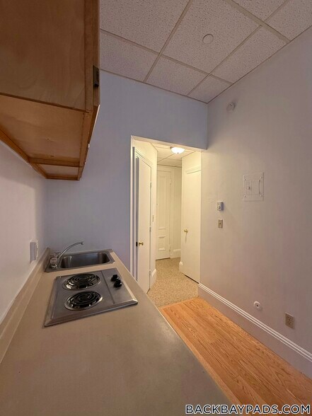 Building Photo - 405 Beacon St