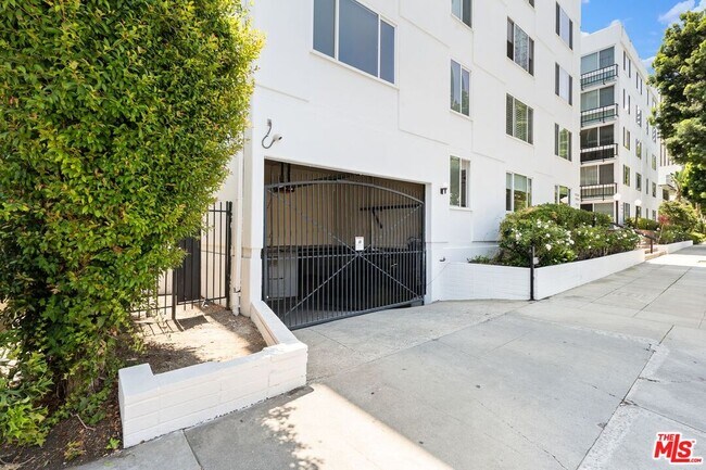 Building Photo - 9950 Durant Dr