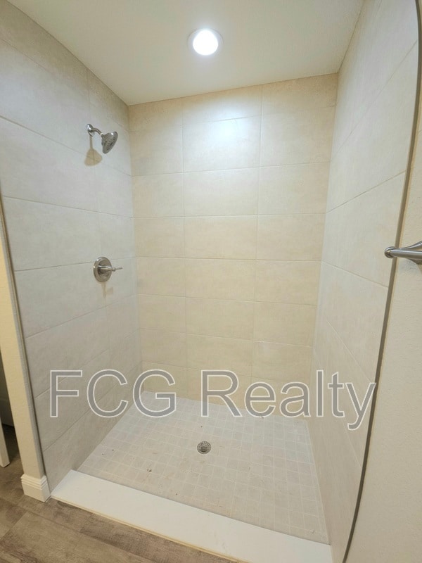 Building Photo - 9115 N Sandree Dr