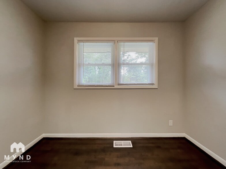Building Photo - 5442 Southampton Rd