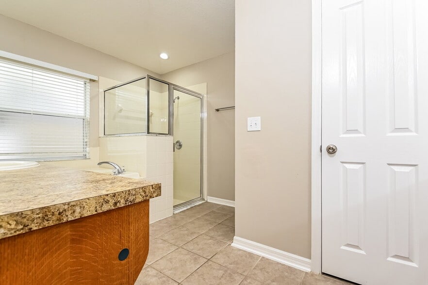 Building Photo - 315 Delwood Breck St