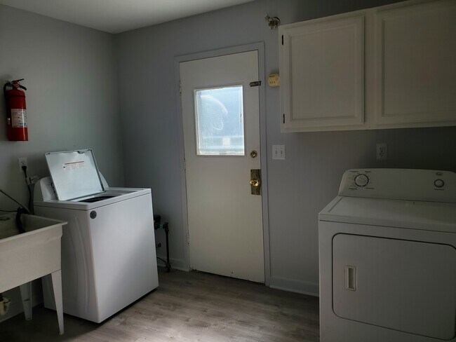 Building Photo - 30492 Groveland St