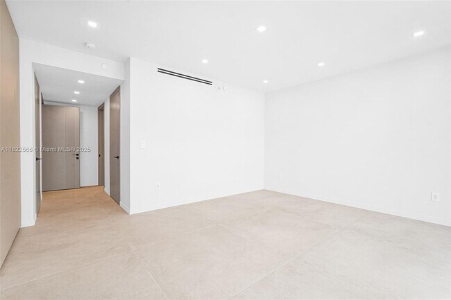 Building Photo - 3535 S Ocean Dr
