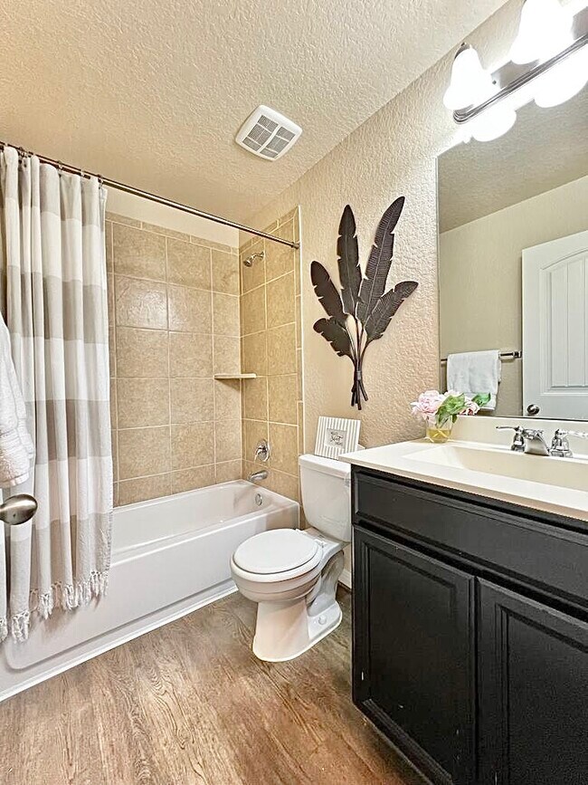 Building Photo - 11235 Silver Rose