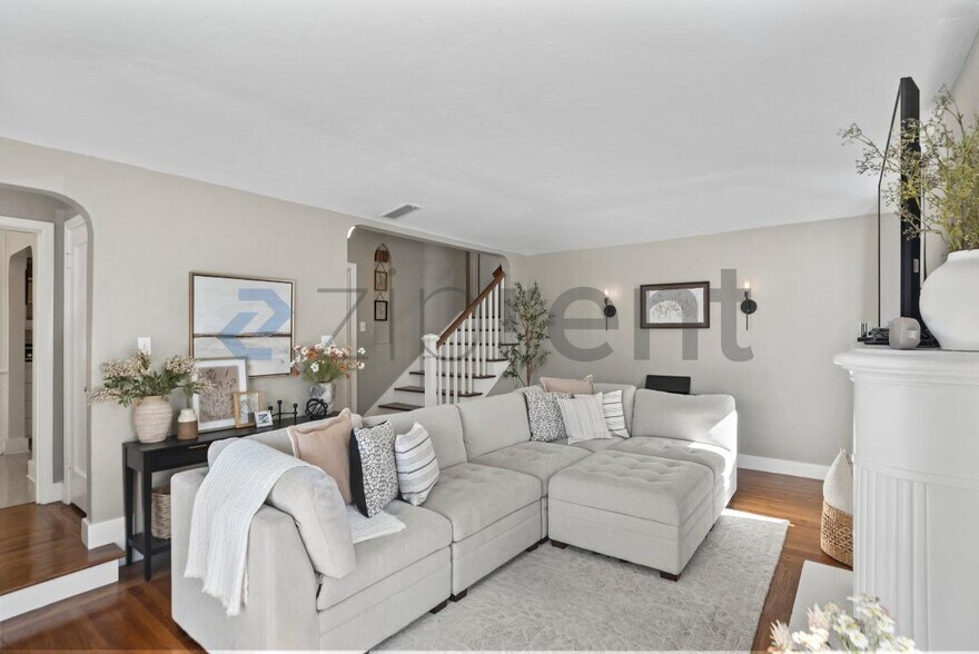 Building Photo - 1337 Acacia St