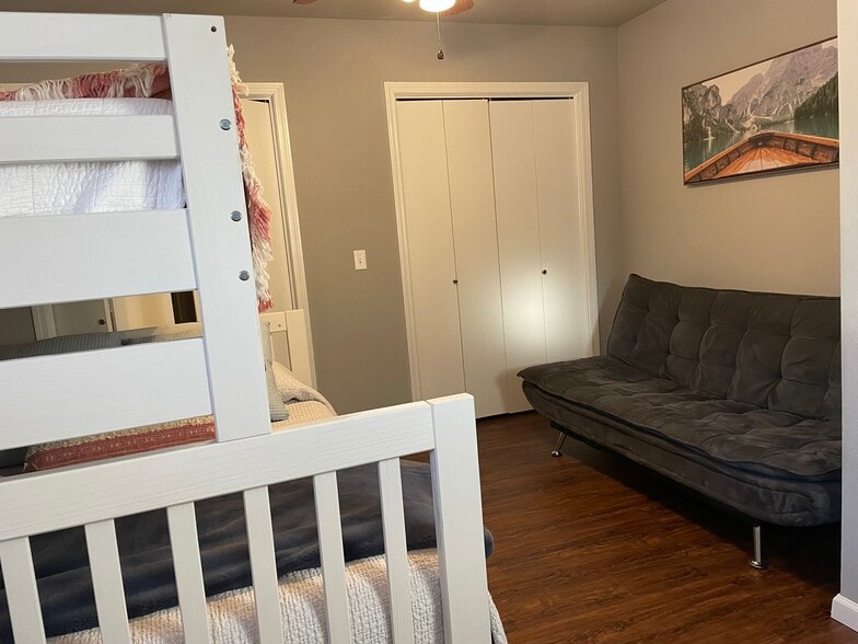 Bedroom 2 w/ Futon - 2300 Oakwood Ave