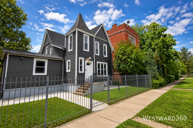 Building Photo - 7527 S Stewart Ave