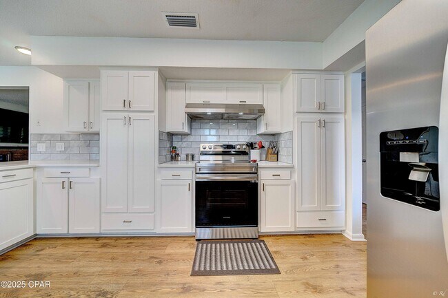 Building Photo - 2615 W 11th St