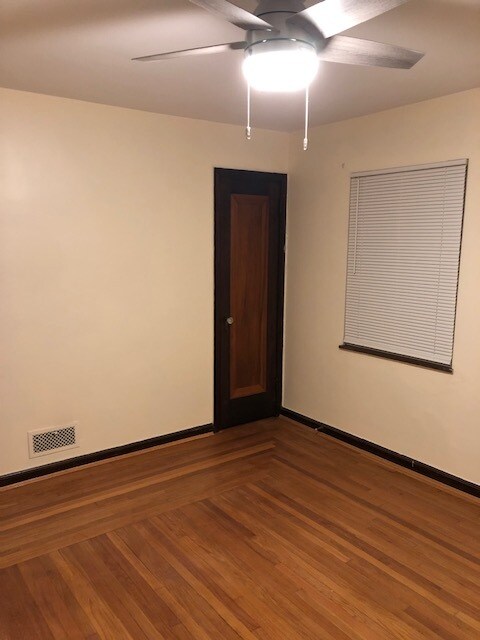 MBR Closet - 3821 Delmar Ave