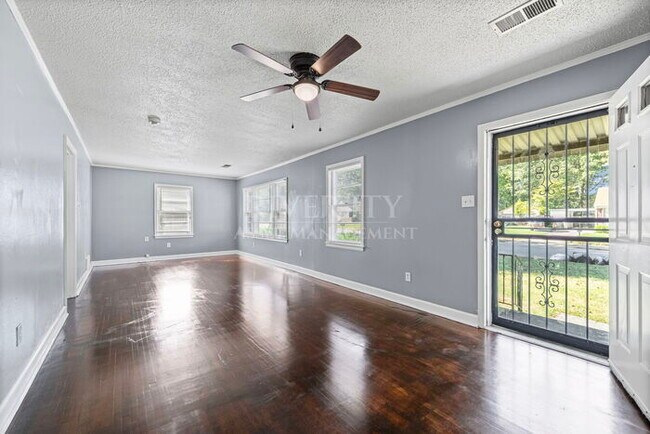 Building Photo - A MUST SEE, AMPLE SPACE HERE AND VERY MODE...