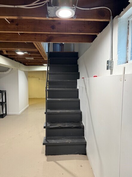 Building Photo - 1319 Hull St