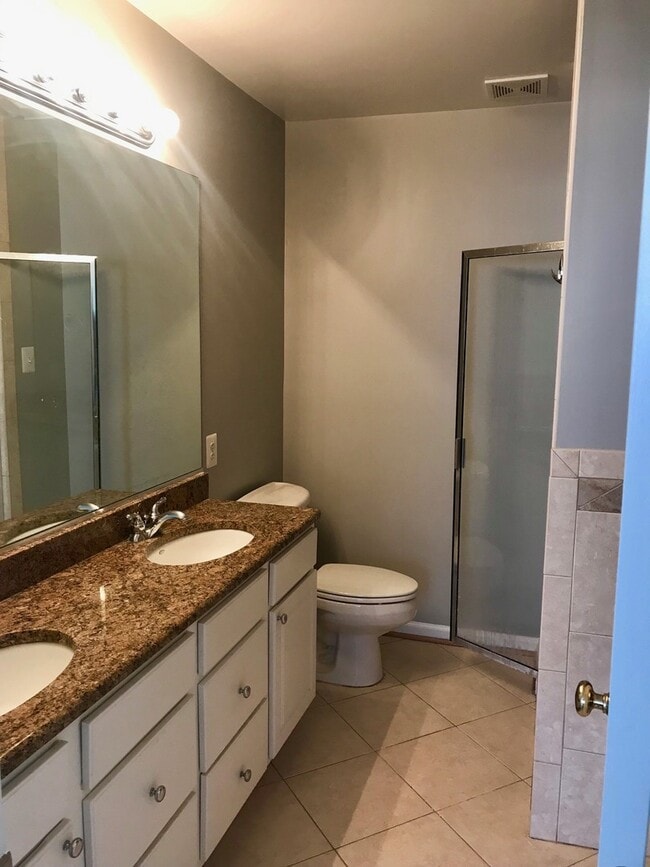 Building Photo - 4 Story Arlington Home / With Garage Parking in Stellar Location!