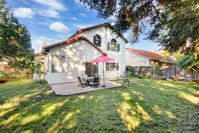 Building Photo - 2559 Du Bois Dr