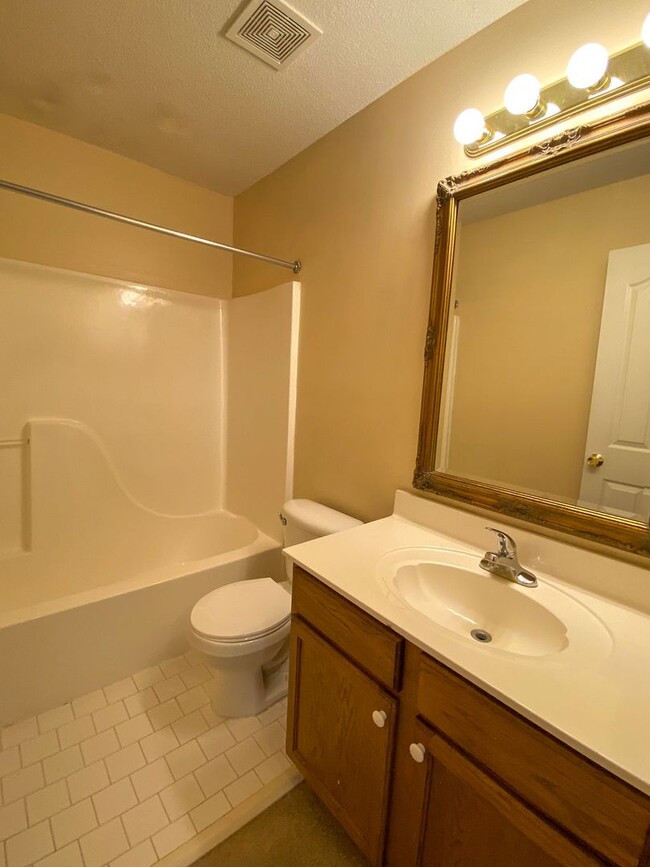 Building Photo - 3 bed, 2.5 bath in Cordova near Trinity an...