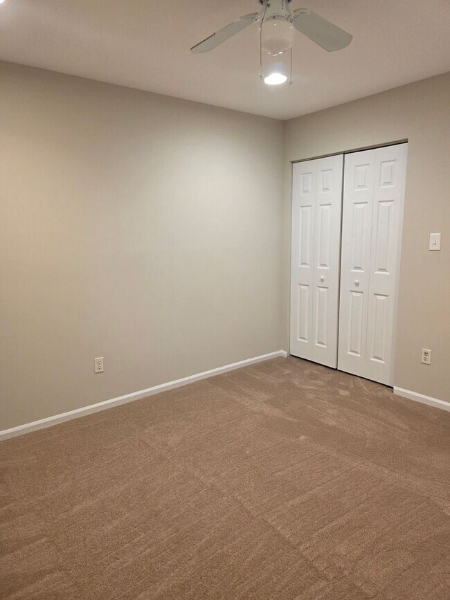Building Photo - Twin Home in Saddlebrook
