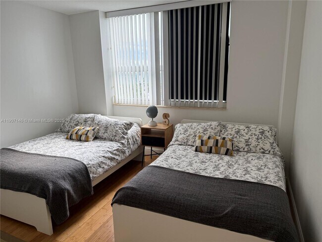 Building Photo - 19501 W Country Club Dr