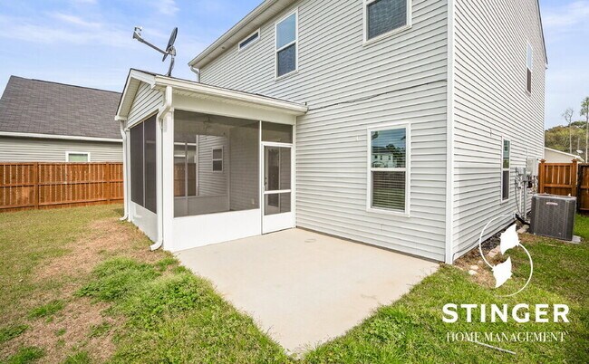 Building Photo - 38 Chestnut St