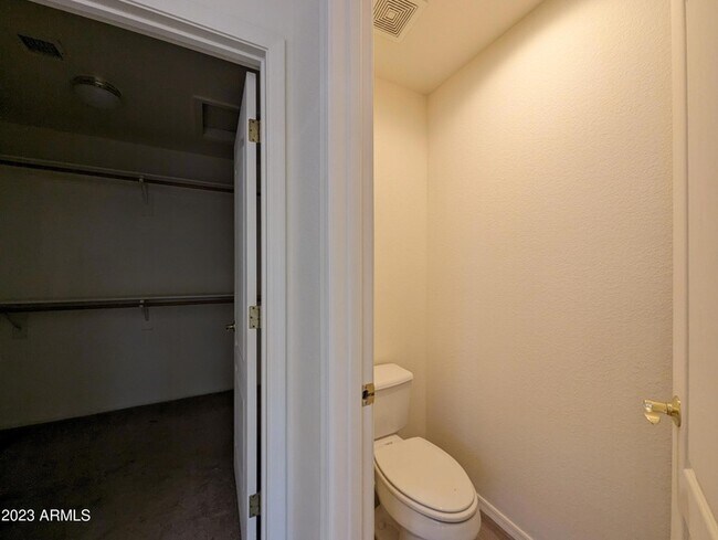 Building Photo - 5794 W Golden Ln