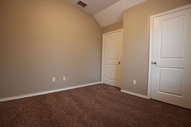 Building Photo - Tour Today! 2 Bed 1.5 Bath Townhome! Lindale ISD!