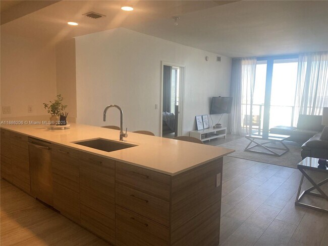 Building Photo - 121 NE 34th St