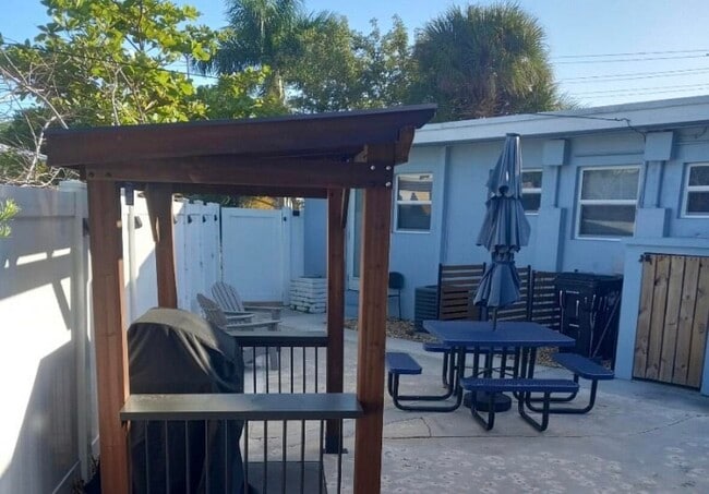 Building Photo - 136 Akron St