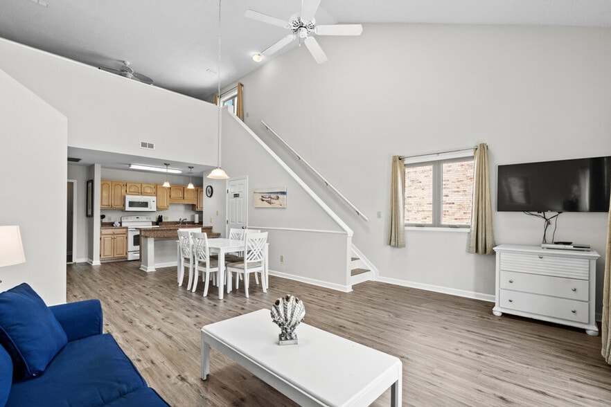 Primary Photo - 216 Double Eagle Dr