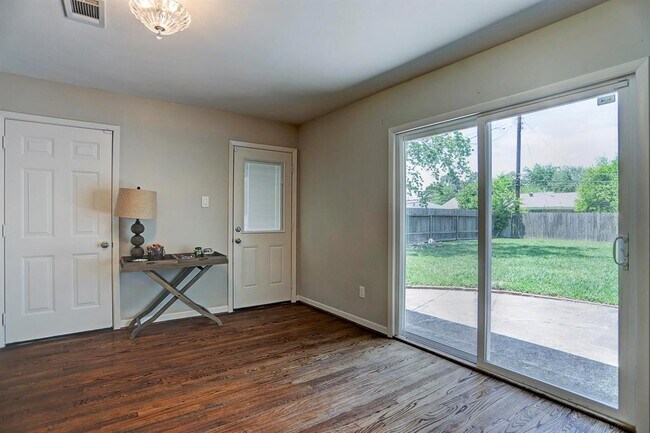 Building Photo - 10050 Haddington Dr