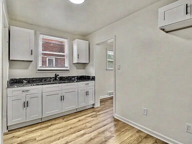 Building Photo - ELEGANT HOME