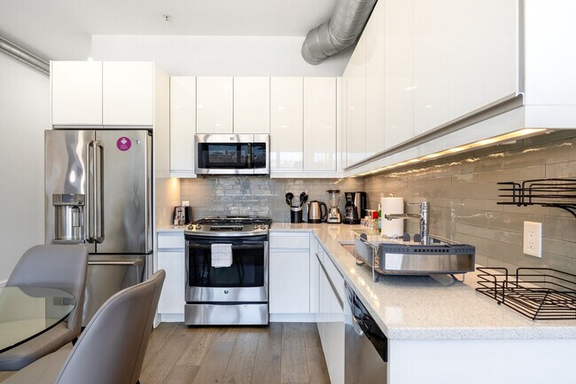 Building Photo - 1414 Grand St