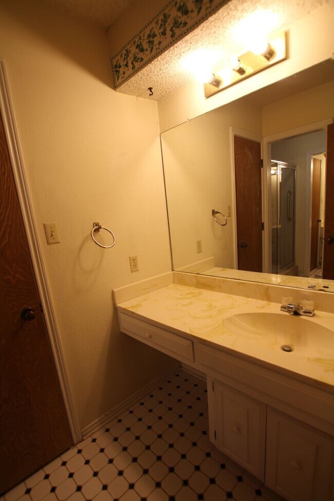 Building Photo - Beautiful 3 bedroom 2 bath home in Tyler!