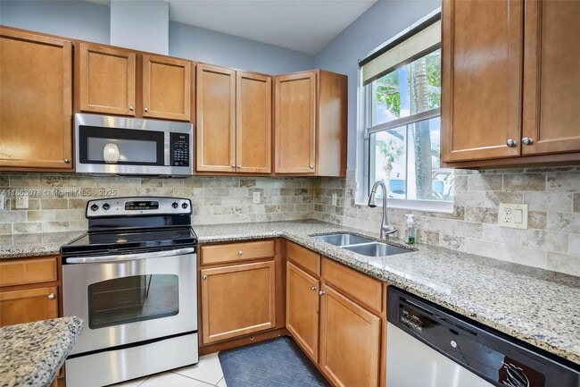 Building Photo - 2938 St Thomas Dr