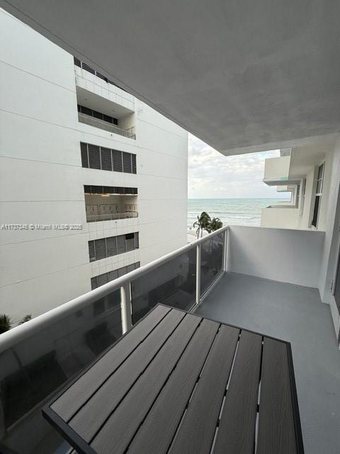 Building Photo - 3725 S Ocean Dr