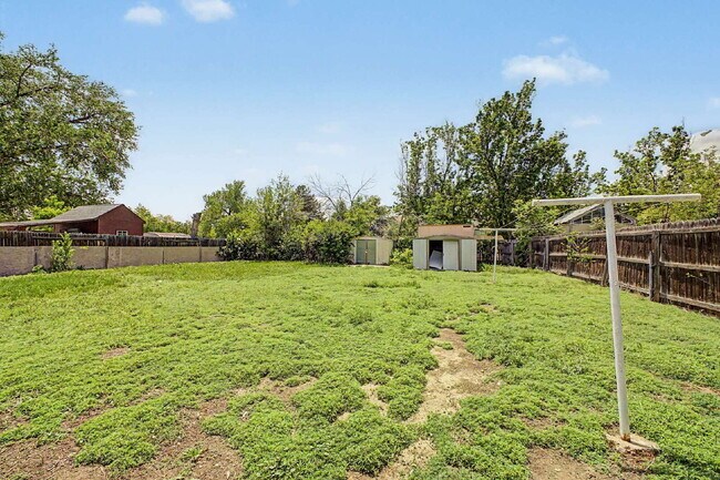 Building Photo - 2519 Danbury Dr