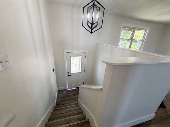 Building Photo - 346 Valley View Dr
