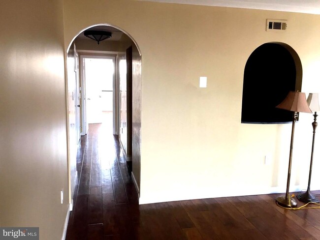 Building Photo - 28 Main St