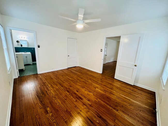 Building Photo - 1554 W Lullwood Ave