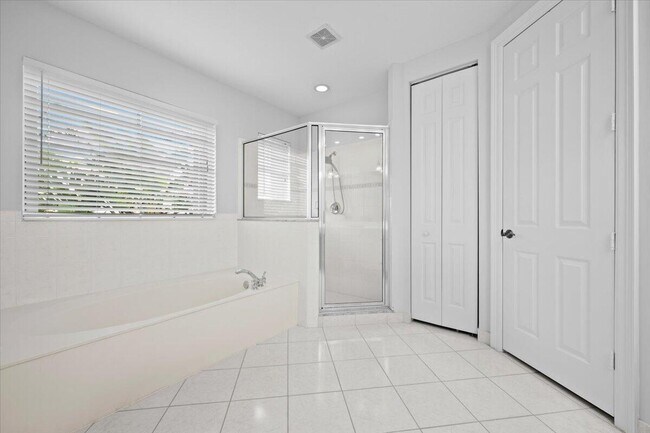 Building Photo - 877 Taft Ct