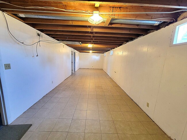 Building Photo - ALL PROSPECTIVE TENANTS MUST SUBMIT A $58 ...
