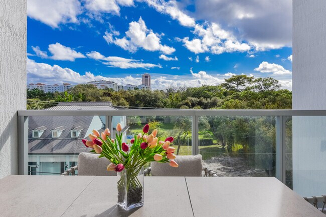 Building Photo - 485 E Royal Palm Rd