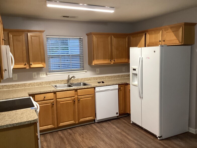 Building Photo - 7800 Rabbits Foot Ln