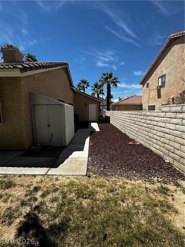 Building Photo - 2504 Goldenmoon St