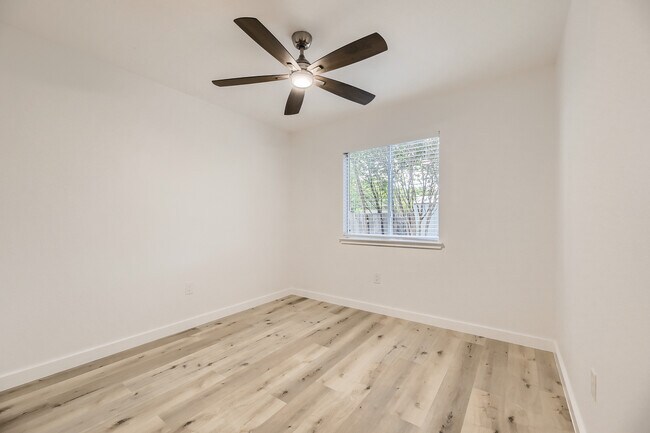 Building Photo - 1721 Poppy Seed Ln