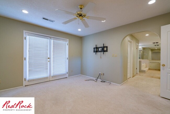 Building Photo - Spacious 5 Bedroom Home in A Quiet Communi...