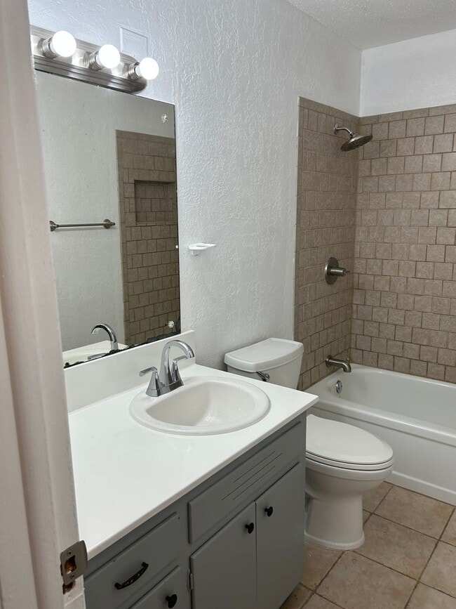 Building Photo - 3807 SE Camden Way