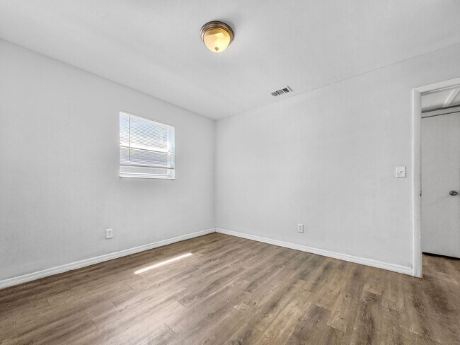 Building Photo - Beautiful Renovated Single Family |  3 BR/1BA | 1-Car Covered Parking | Gated backyard