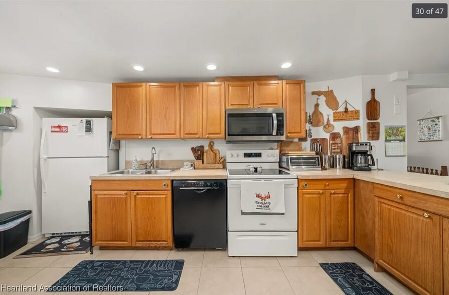 Kitchen - 203 Rachard Blvd