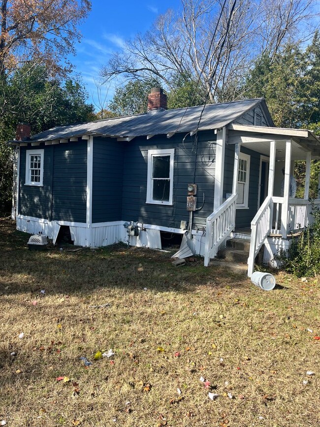 Building Photo - Single Family Shot Gun House